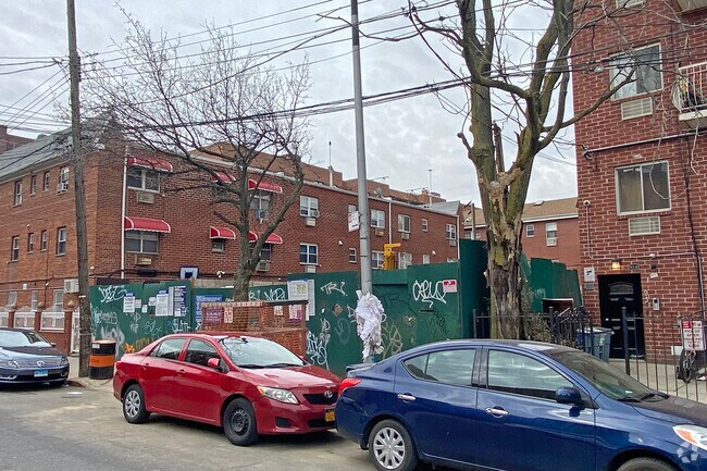 Photo - 93-09 Lamont Ave