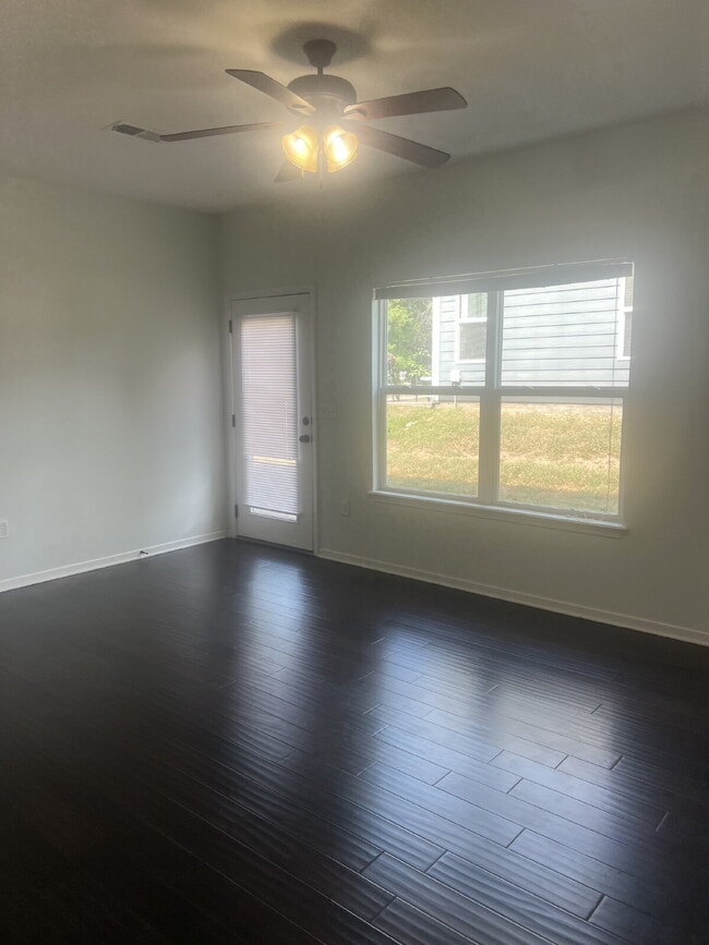 Photo - 2 Bed, 2.5 Bath Townhouse - Shawnee, KS