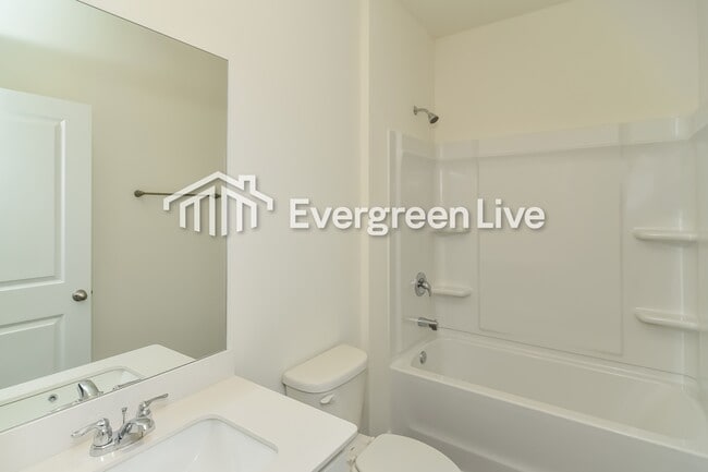 Photo - 154 Snowdrop Ave