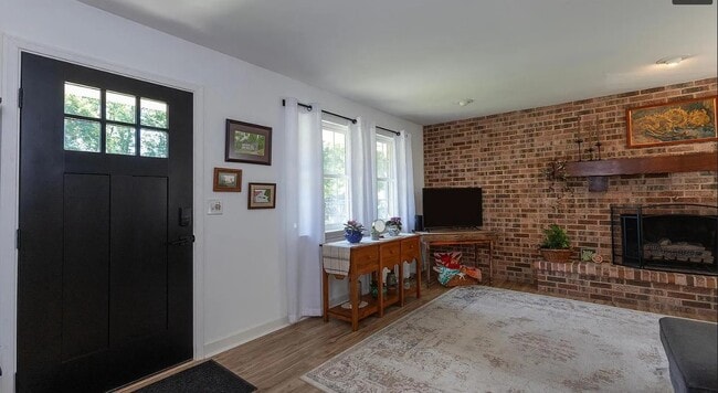 Photo - 907 Rhue Haus Ln