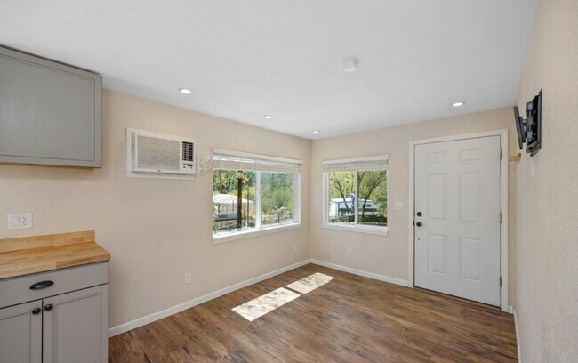 704 Hermosa Dr Unit B
