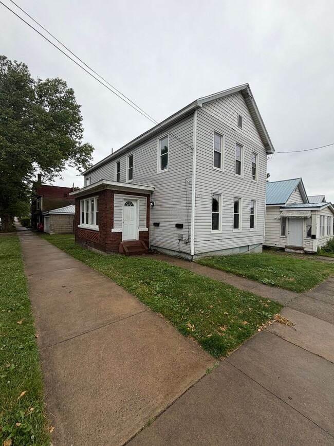 Building Photo - 232 Wallace St Unit #1