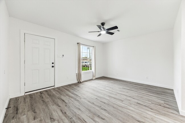 Building Photo - 125 18th Ave N Rental