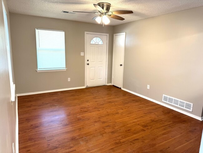 Photo - 6475 Yorkshire Rd