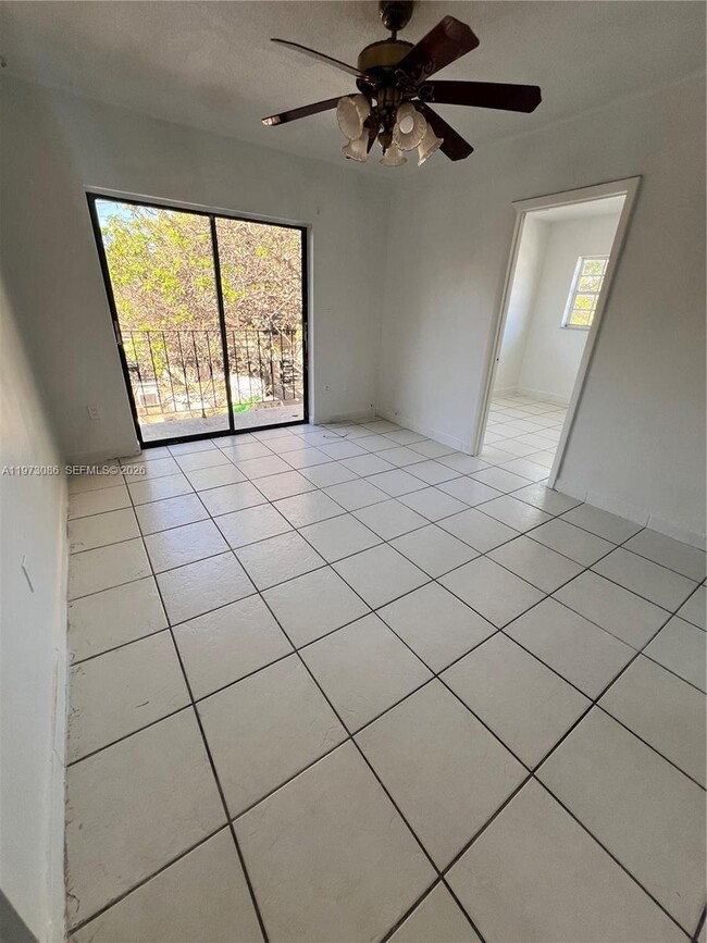 Building Photo - 608 SW 15th Ave Unit 2