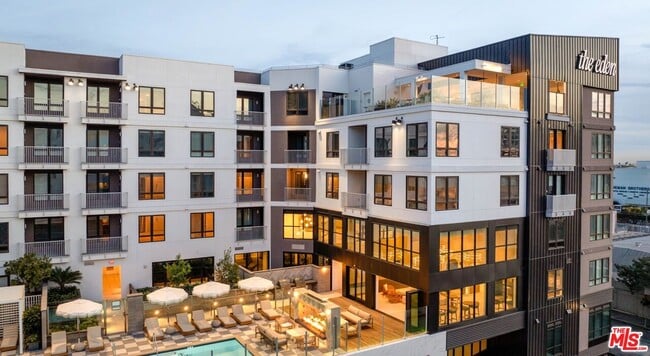 Building Photo - 1340 S Hill St Unit 214 Rental