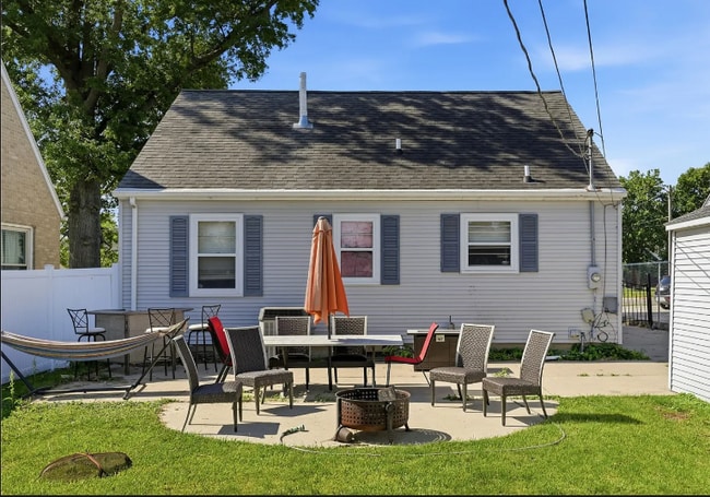 Photo - 1902 Johnson Ave NW