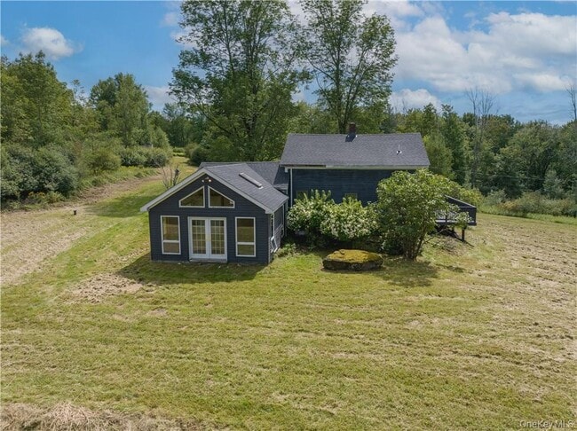 Photo - 1667 Shandelee Rd