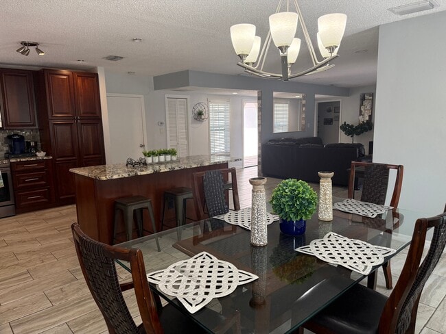 Photo - 914 W Cimmeron Dr