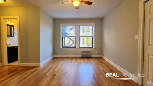 Building Photo - 0 bedroom in CHICAGO IL 60657 Unit 208 Rental