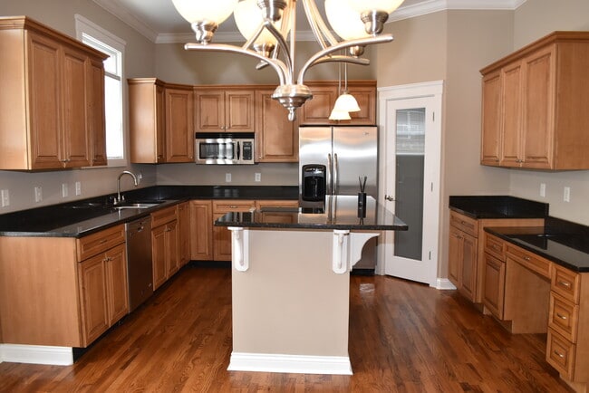 Photo - 2107 Herrick Ave