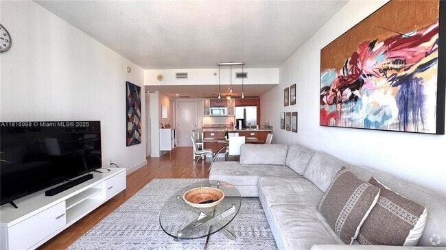 Building Photo - 185 SW 7th St Unit 3908 Rental