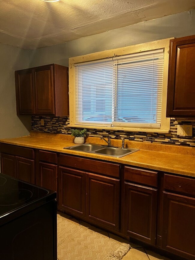 Photo - 3 Bed | 1.5 Bath Home - Fresh Paint, Updated Lighting, New Windows & Blinds + Refrigerator!