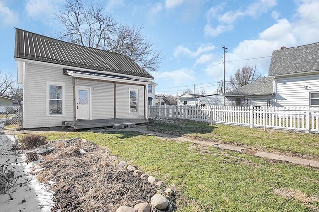 Photo - 131 S 2nd St