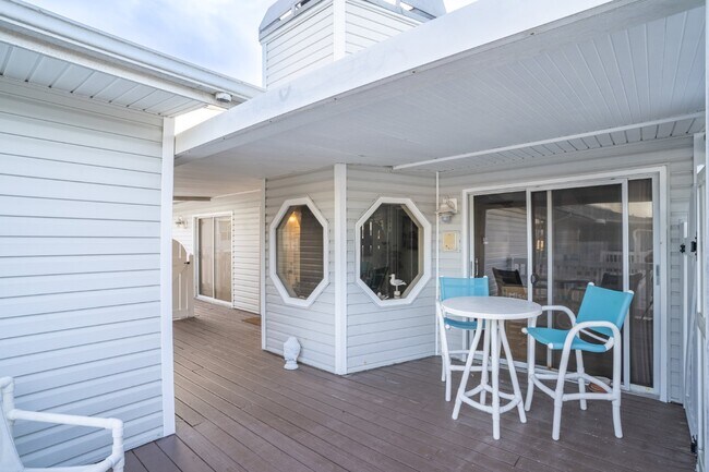 Photo - Gorgeous 2/2 condo at Indian Shores Unit 6