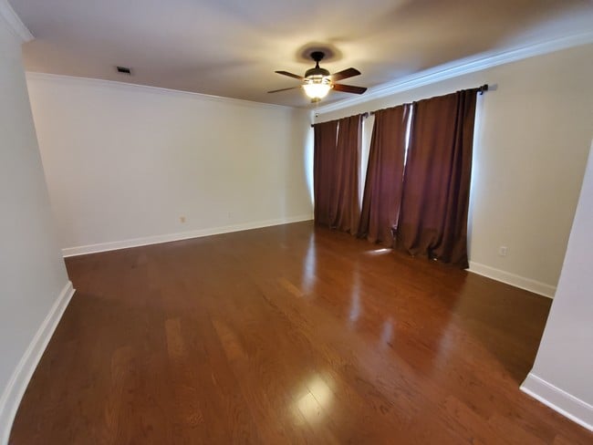 living room - 710 E Boyd Dr Unit 306