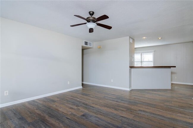 Photo - 1208 NE 3rd St