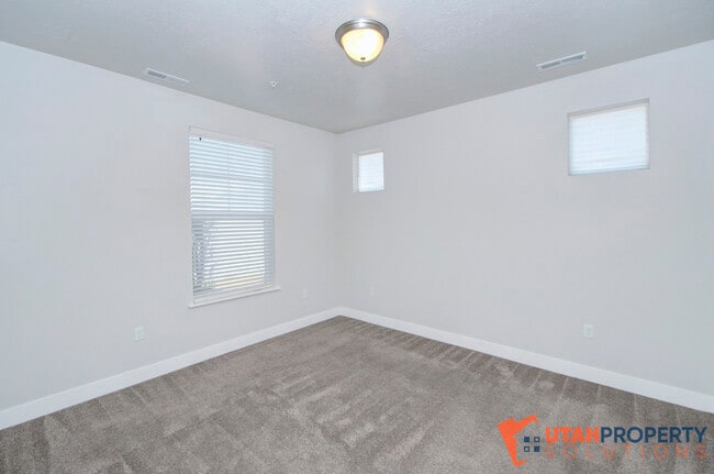 Photo - 34 W Silver Springs Dr