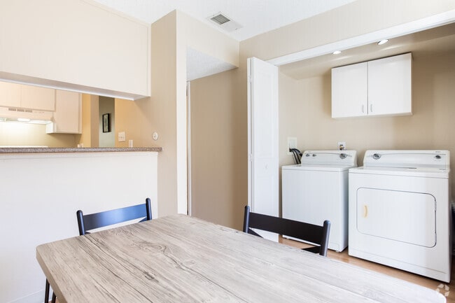 2BR, 1.5BA - 1016 SqFt