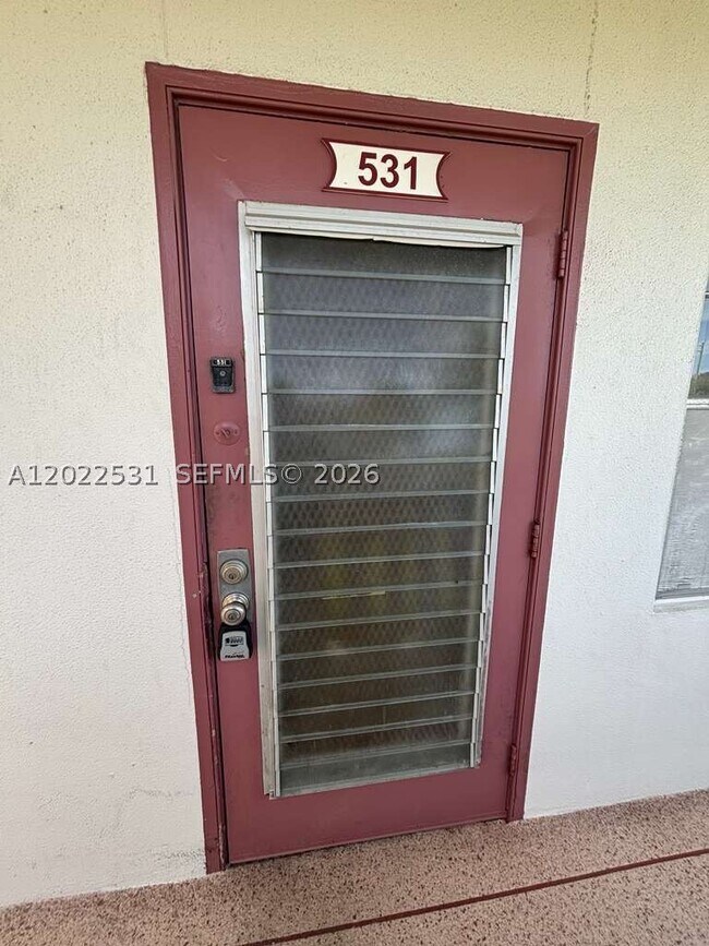 Building Photo - 531 Fanshaw N Unit 531