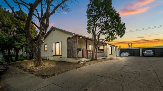 Building Photo - Cozy and Cute 2bedroom 1 bathroom duplex in Vallejo!