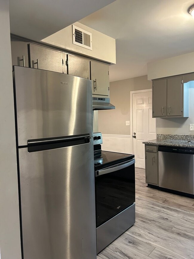 Photo - 815 Poindexter Ave Unit B