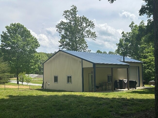 Photo - 3041 Bowker Rd