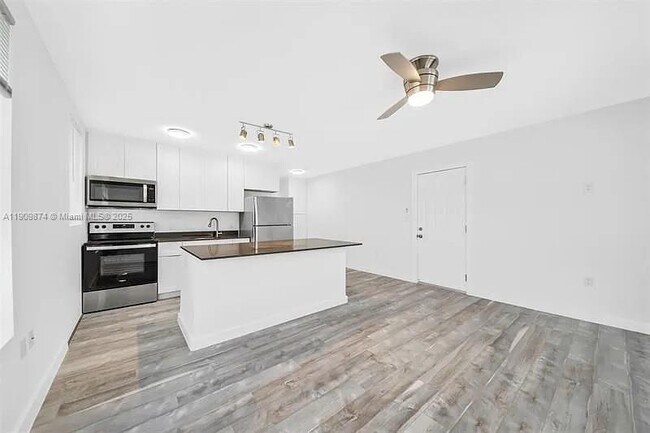 Photo - 1036 SW 5th St Unit 1