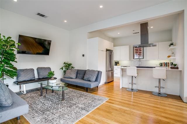 Photo - 4401 Roseland Ave