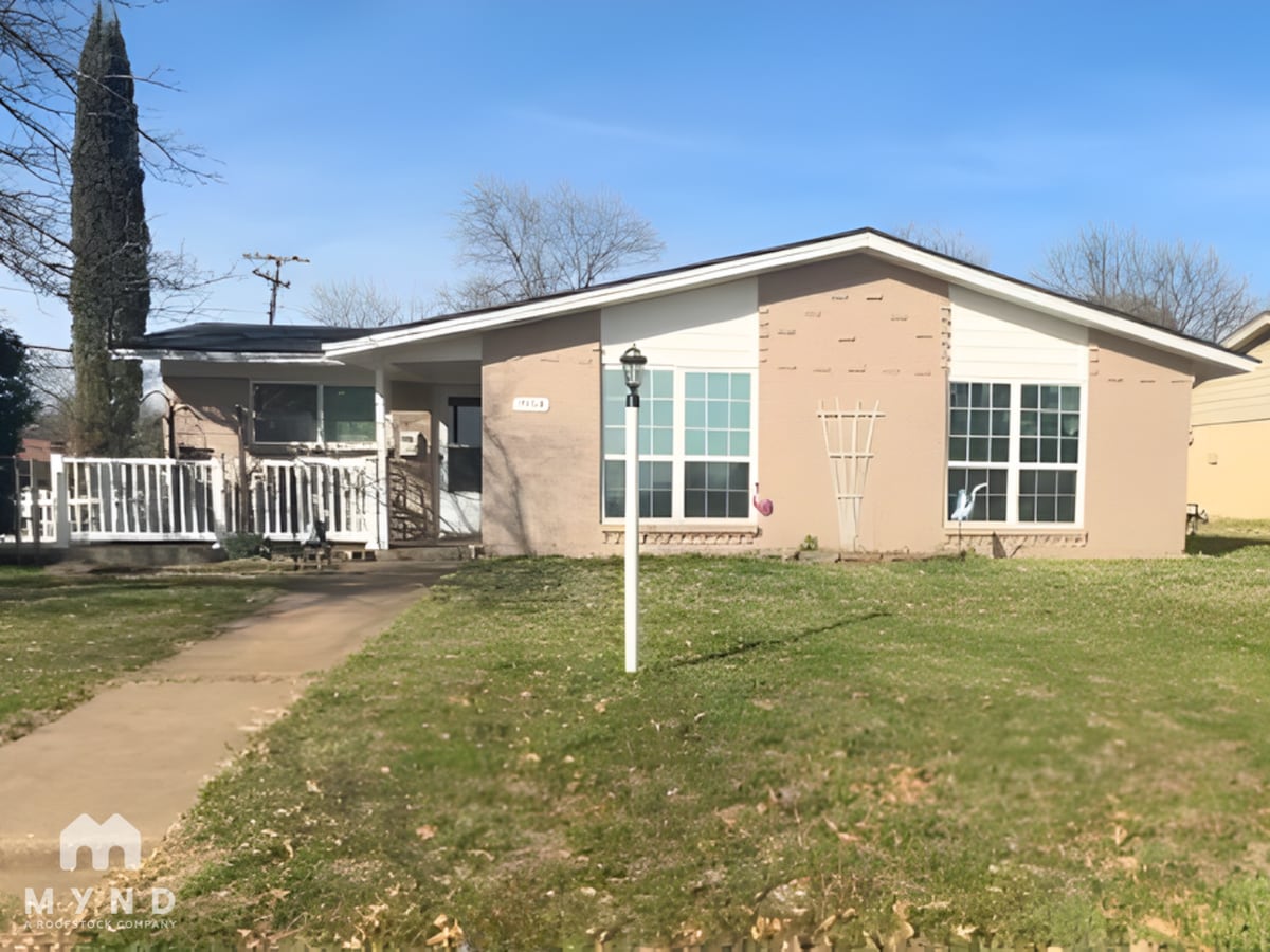 Photo - 704 Jones St