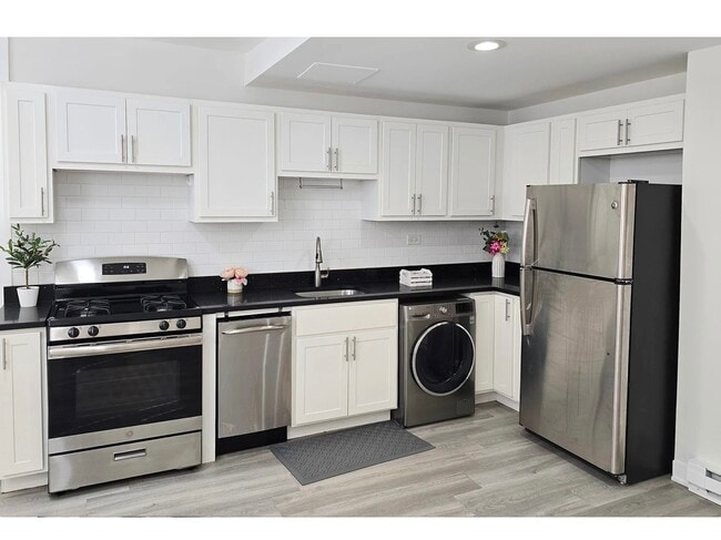 Photo - 732 W Roscoe St Unidad SGA