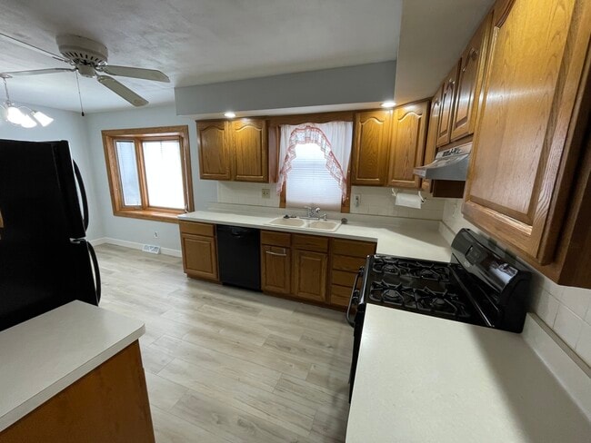 Photo - 1210 Woodridge Dr