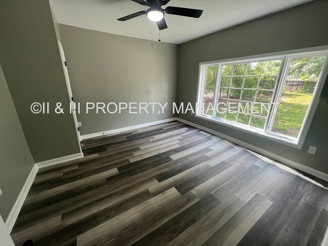 Photo - 310 W Poplar St