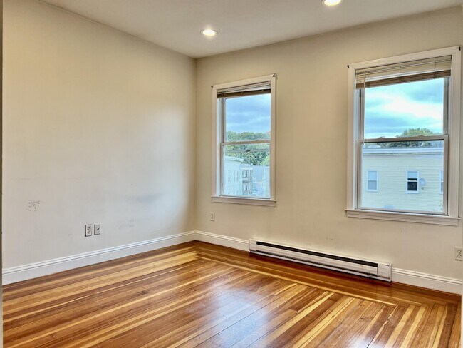 Photo - 578 Washington St