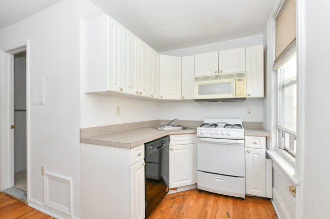 Building Photo - 409 Bloomfield St Unit 7