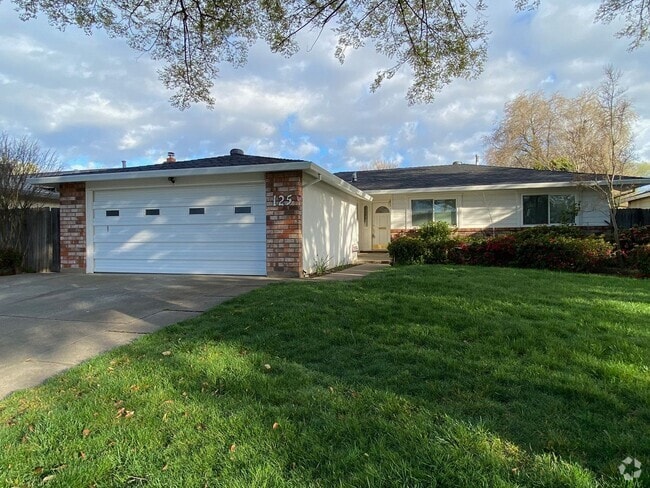 Building Photo - Beautiful 3 BDRM, 2 BATH Home w/ American ...