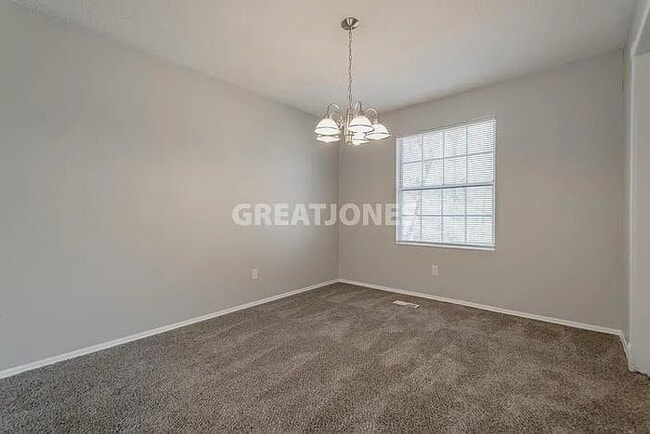 Photo - 119 Woodspur Rd