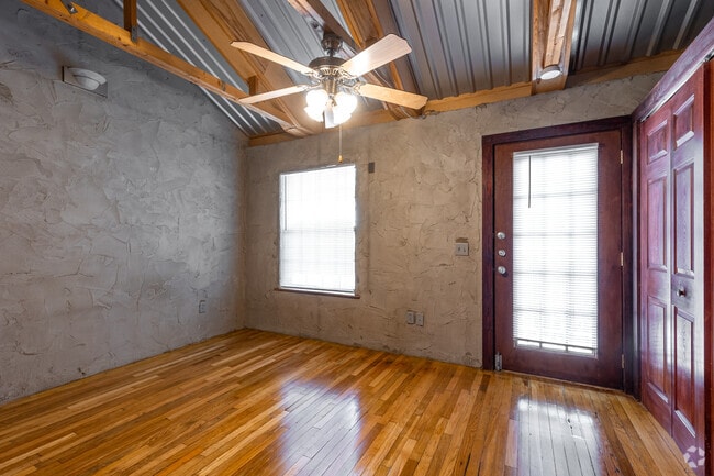 1BR, 1BA - 575SF - Bedroom