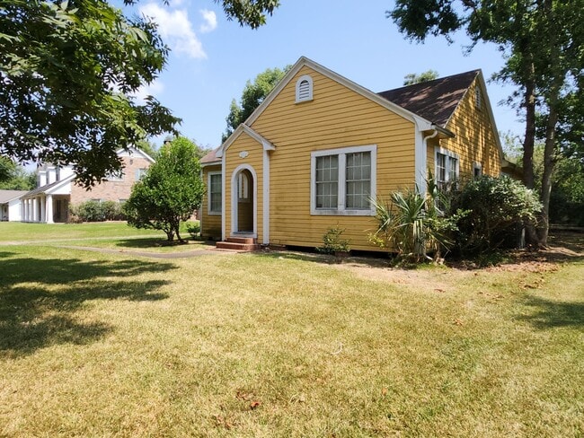Building Photo - 4214 Ferndale Dr Rental