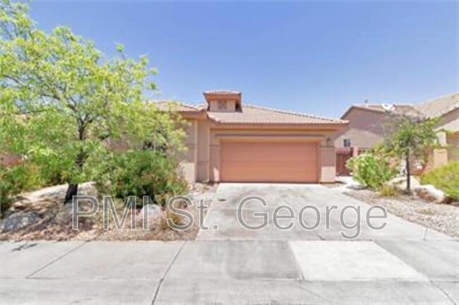 Building Photo - 3241 E Fourteen Fairway Dr