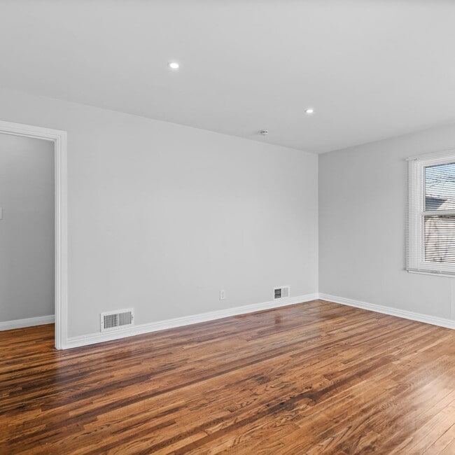 Photo - Salt Lake 5 Bedroom Home