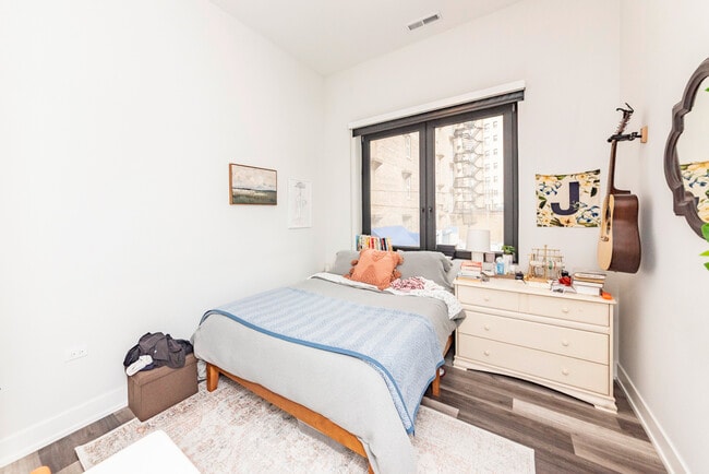 Photo - 2317 N Clark St