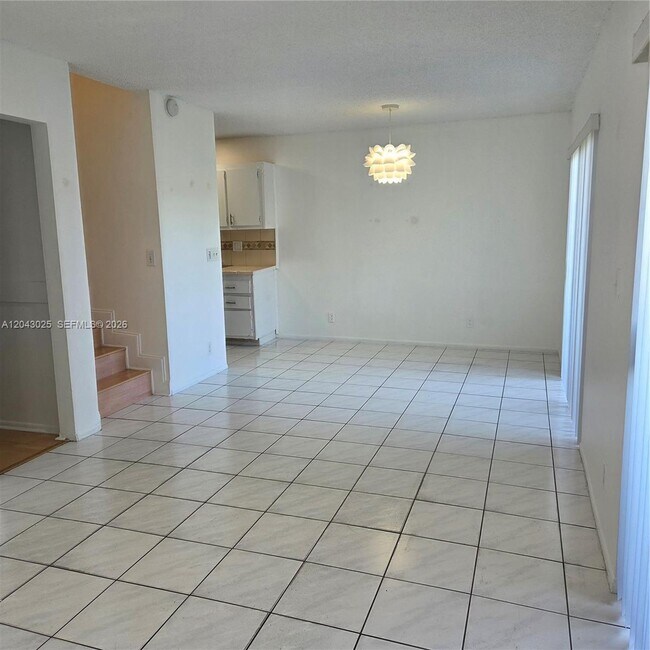 Photo - 8905 NW 28th Dr Unidad B