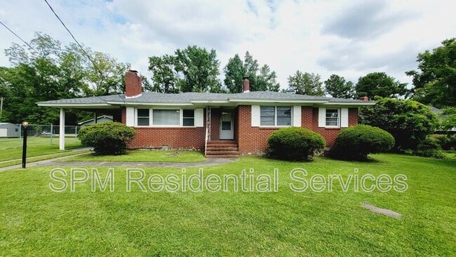 Building Photo - 2512 Castle Hayne Rd