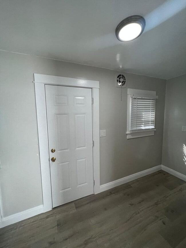 Photo - 1681 1/2 West 37th Street