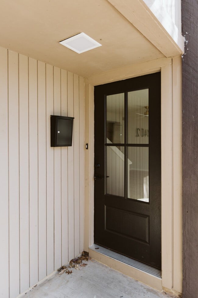 Photo - 1402 Fairfield Dr Unit B