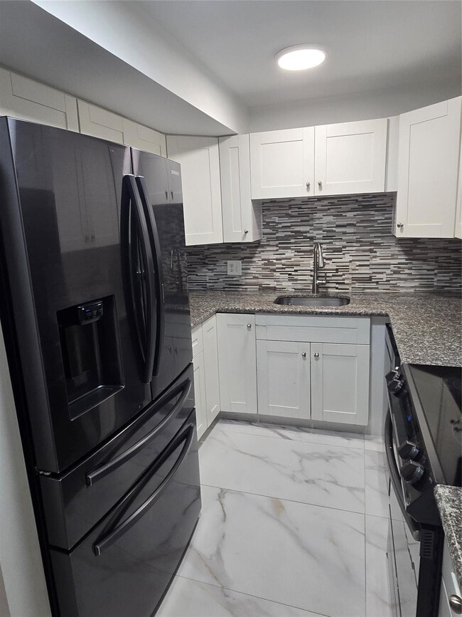 Photo - 733 SE 1st Way Unit 301