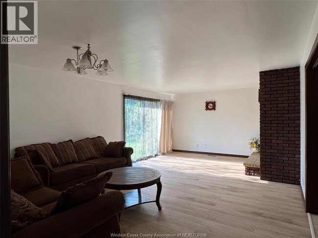 Photo - 3052 Lauzon Rd