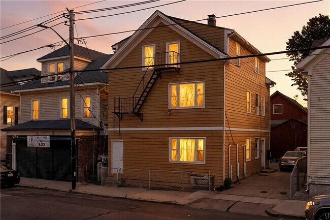 Photo - 555 Branch Ave Unidad 3