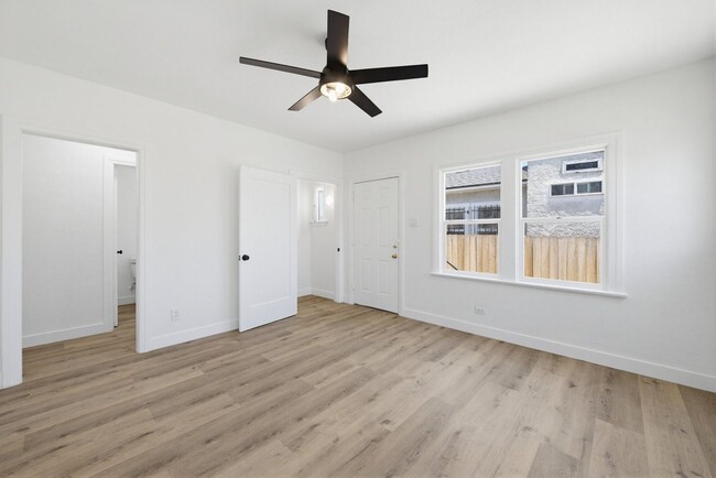 Photo - 1510 W 52nd St Unidad 1512.5